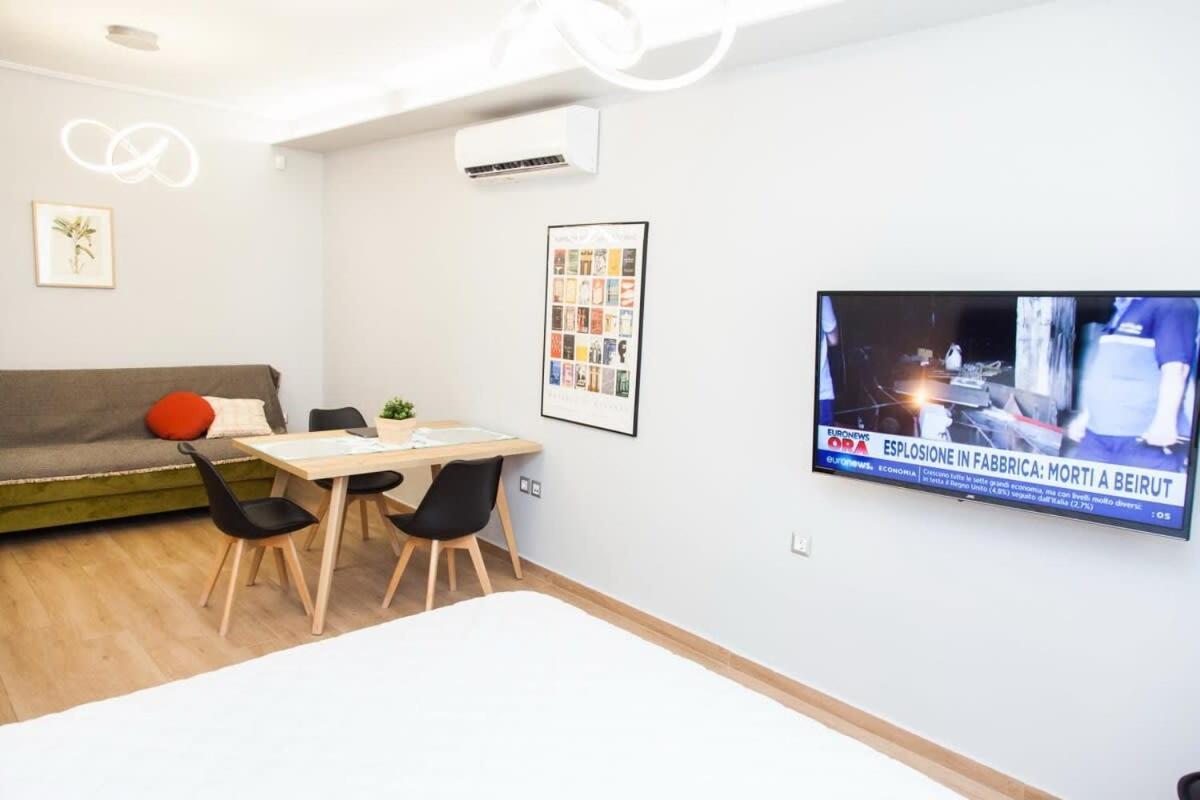 Contemporary And Chic Apartment In Central Athens Exterior photo